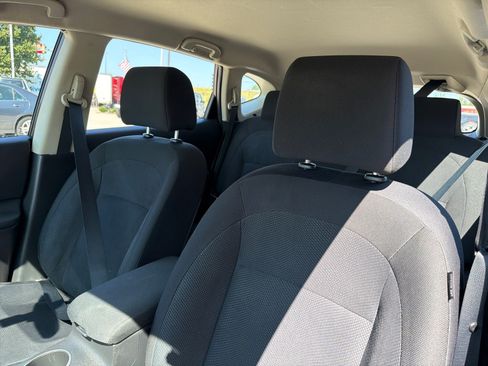 Used 2015 Nissan Rogue S FWD image 16