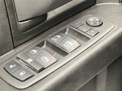 Used 2021 RAM 1500 Tradesman w/ Chrome Appearance Package AWD/4WD image 17