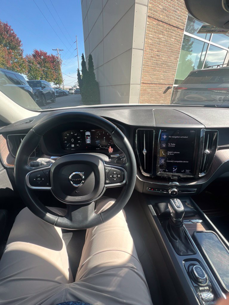 Used 2021 Volvo XC60 T5 Momentum AWD/4WD image 19
