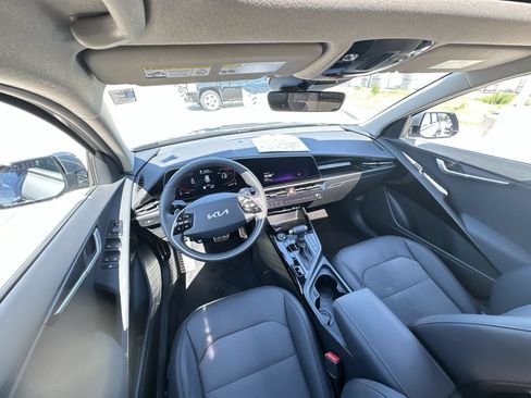 Used 2023 Kia Niro EX Touring FWD image 21