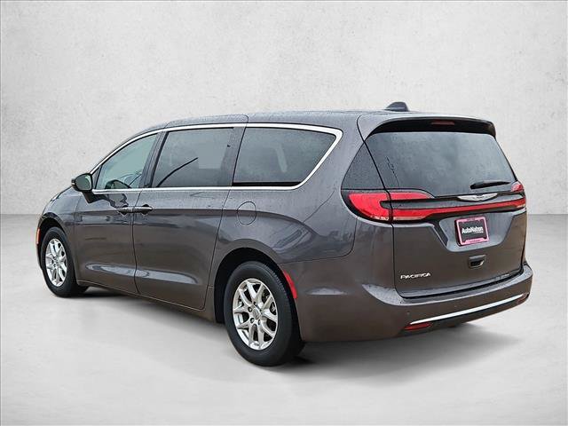 Used 2023 Chrysler Pacifica Touring-L FWD image 8