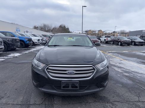 Used 2017 Ford Taurus SE image 1