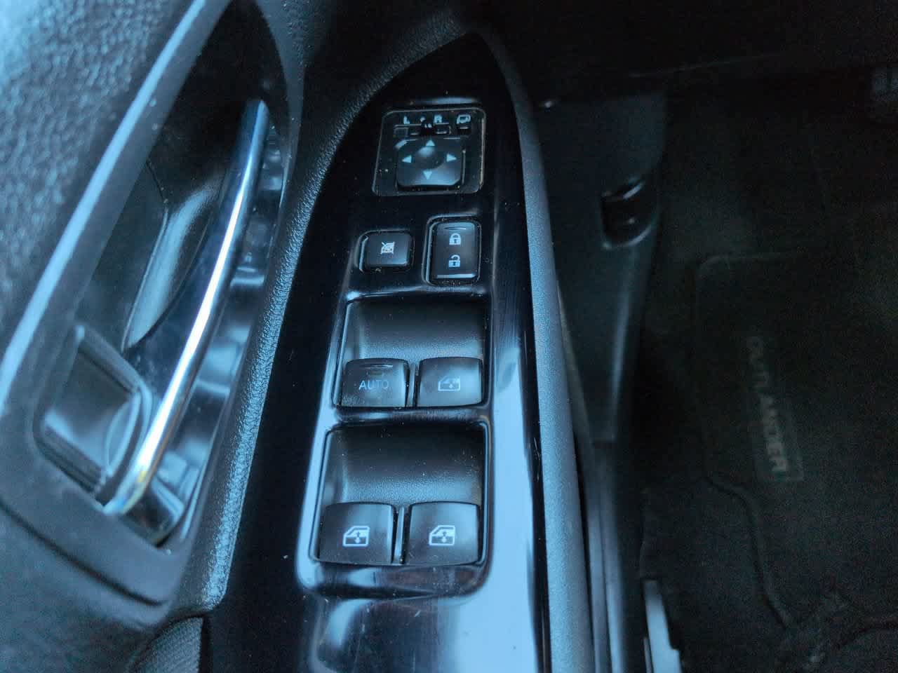 Used 2018 Mitsubishi Outlander LE FWD image 22