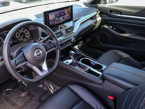 Used 2025 Nissan Altima 2.5 SR w/ SR Premium Package FWD image 19