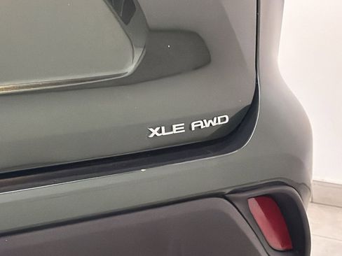 Used 2023 Toyota Highlander XLE AWD/4WD image 32