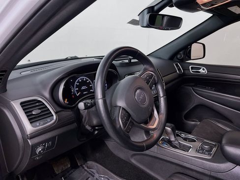 Used 2022 Jeep Grand Cherokee Laredo X image 8