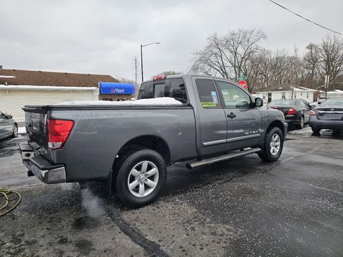 Used 2013 Nissan Titan SV w/ SV Value Truck Pkg image 9