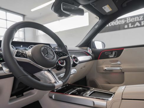 Used 2025 Mercedes-Benz GLB 250 4MATIC image 7