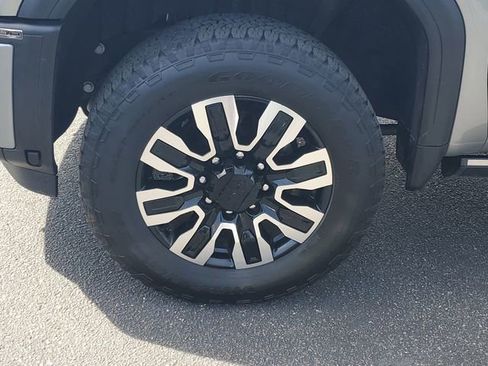 Used 2025 GMC Sierra 2500 Denali Ultimate image 32