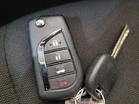 Used 2022 Toyota Corolla LE FWD image 32