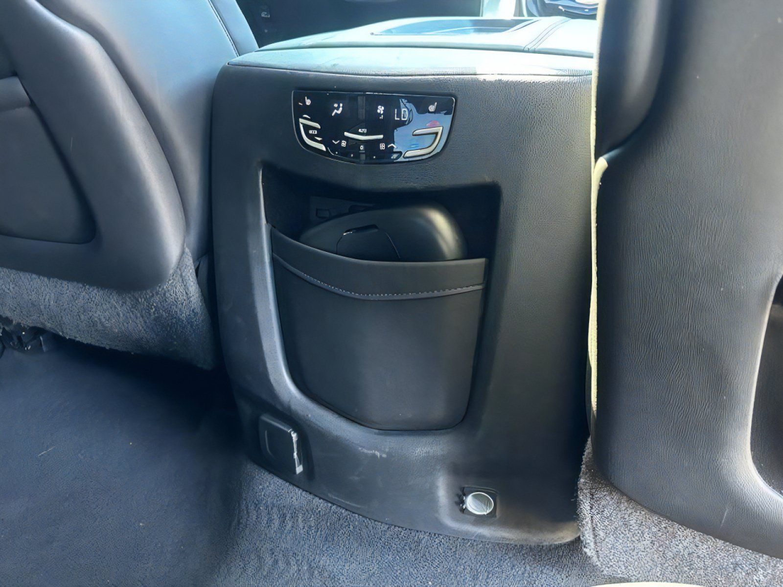 Used 2015 Cadillac Escalade Premium AWD/4WD image 32