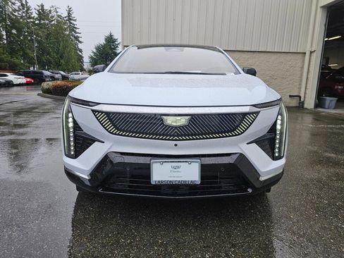 New 2026 Cadillac Optiq Luxury 2 image 12
