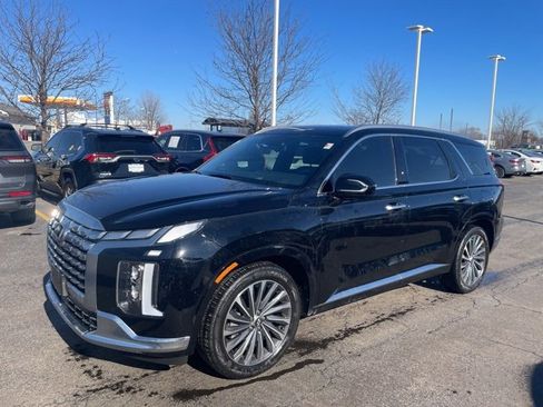 Used 2024 Hyundai Palisade Calligraphy image 3