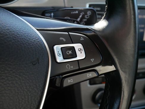 Used 2017 Volkswagen Golf SE image 25