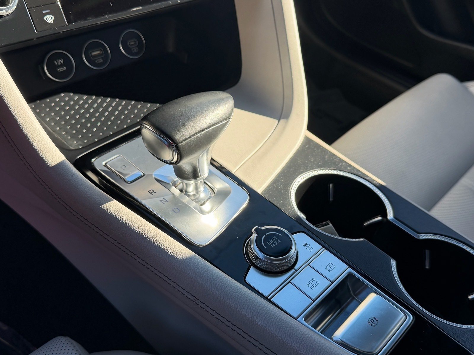 Used 2025 Genesis G70 2.5T RWD image 13