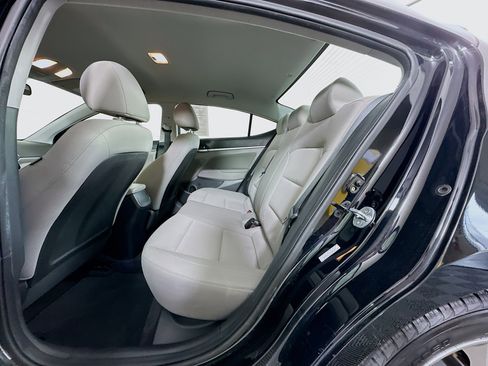 Used 2020 Hyundai Elantra SEL FWD image 25