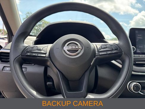 Used 2025 Nissan Altima 2.5 S FWD image 9