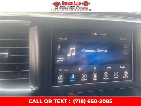 Used 2019 Chrysler Pacifica Touring-L image 31