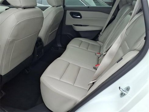 Used 2023 Nissan Rogue SL w/ SL Premium Package image 9