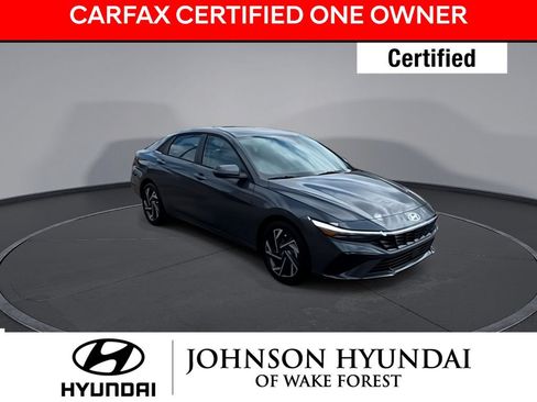Used 2025 Hyundai Elantra Limited FWD image 2