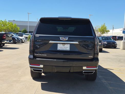 Used 2025 Cadillac Escalade Premium Luxury AWD/4WD image 4