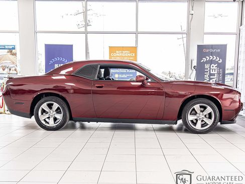 Used 2019 Dodge Challenger SXT RWD image 9