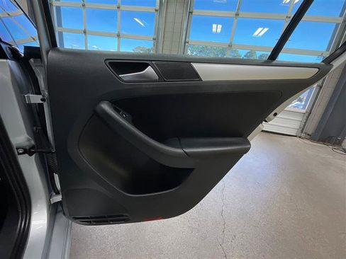 Used 2013 Volkswagen Jetta SE image 22