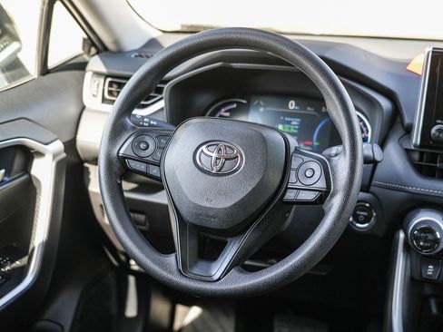 Used 2025 Toyota RAV4 XLE AWD/4WD image 15