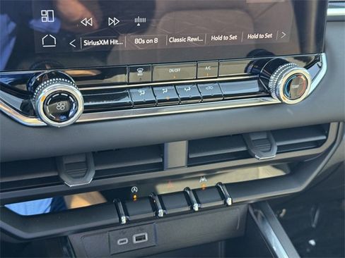 Used 2024 GMC Canyon Elevation image 14