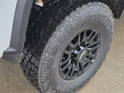 New 2026 Chevrolet Silverado 2500 ZR2 AWD/4WD image 6