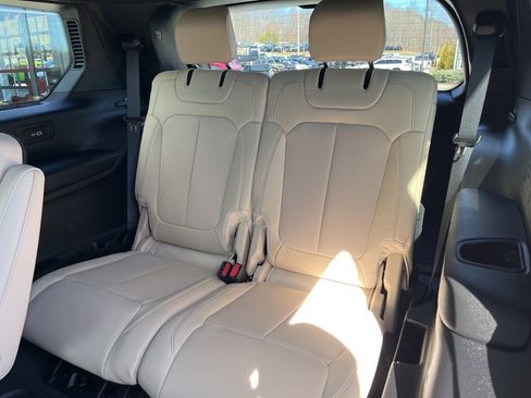 Used 2024 Jeep Grand Cherokee L Limited w/ Luxury Tech Group II image 16