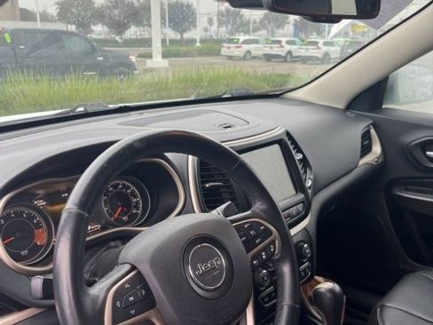 Used 2015 Jeep Cherokee Limited w/ Luxury Group image 13