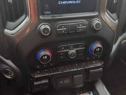 Used 2019 Chevrolet Silverado 1500 High Country w/ Technology Package AWD/4WD image 9