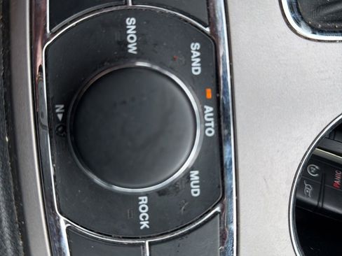 Used 2019 Jeep Grand Cherokee Limited AWD/4WD image 14