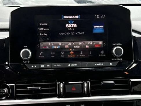 Used 2025 Nissan Pathfinder SV AWD/4WD image 18