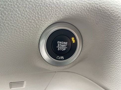 Used 2021 Chrysler Pacifica Touring-L w/ Premium & Safety Sphere Group image 17