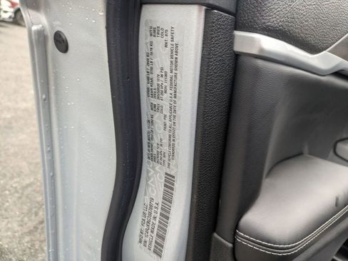 New 2025 Jeep Grand Cherokee L Limited w/ Luxury Tech Group II image 33