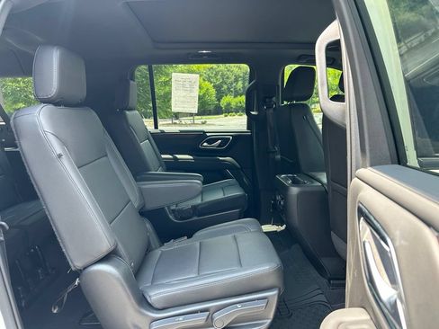 Used 2022 Chevrolet Suburban Z71 w/ Z71 Off-Road Package AWD/4WD image 53