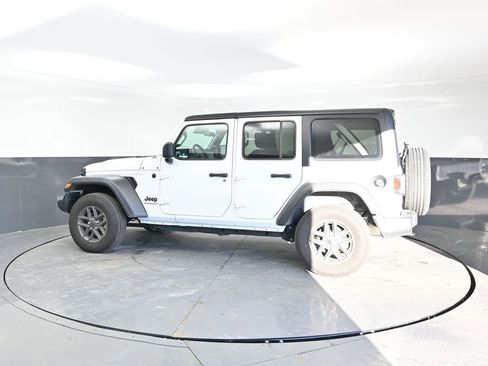 Used 2025 Jeep Wrangler Sport S image 11