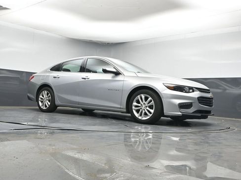 Used 2018 Chevrolet Malibu LT image 15
