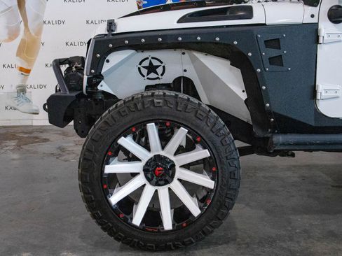 Used 2016 Jeep Wrangler Unlimited Rubicon AWD/4WD image 13