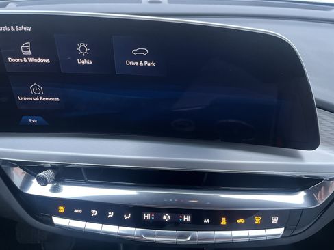 Used 2025 Cadillac Lyriq Luxury image 28