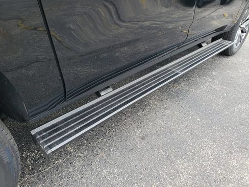 New 2026 Chevrolet Suburban High Country AWD/4WD image 40