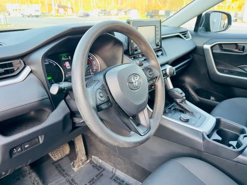 Used 2020 Toyota RAV4 LE w/ All Weather Liner Package image 23
