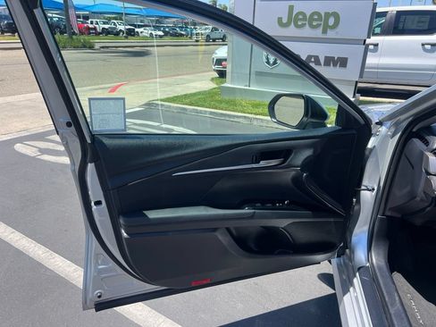 Used 2025 Toyota Camry LE FWD image 33