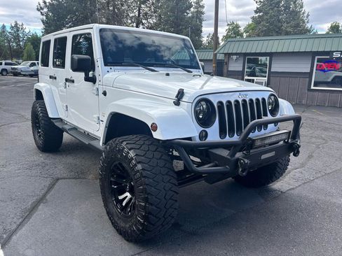Used 2014 Jeep Wrangler Unlimited Sahara w/ Dual Top Group AWD/4WD image 6