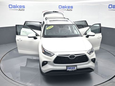 Used 2021 Toyota Highlander XLE AWD/4WD image 61