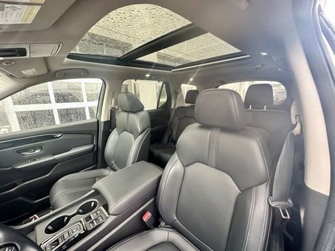 Certified 2024 Honda Pilot Touring image 9