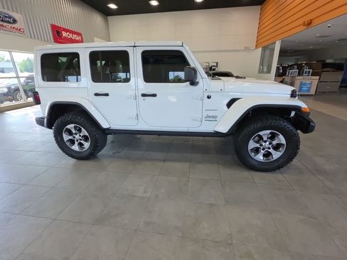Used 2019 Jeep Wrangler Unlimited Sahara AWD/4WD image 6