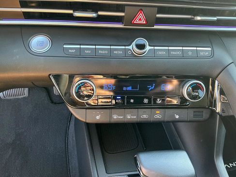 Used 2024 Hyundai Elantra SEL w/ Convenience Package image 14